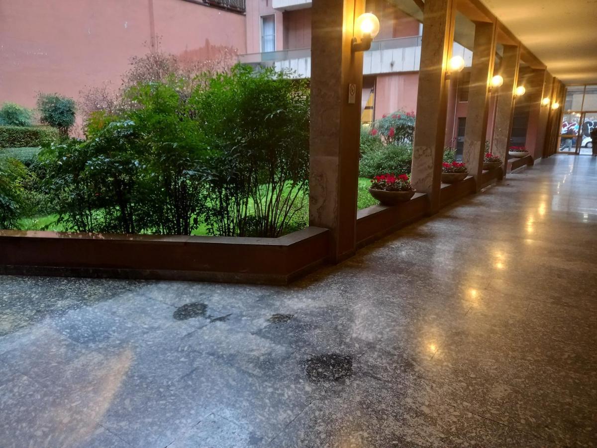 The Boheme Vintage Junior Suite ---- Cozy & Quiet & Comfortable With Private Bathroom & Fully Equipped Kitchenette & Cozy Balcony - Lift To 4Th Floor - Metro' Verde -Green Subway Porta Genova Milano Dış mekan fotoğraf